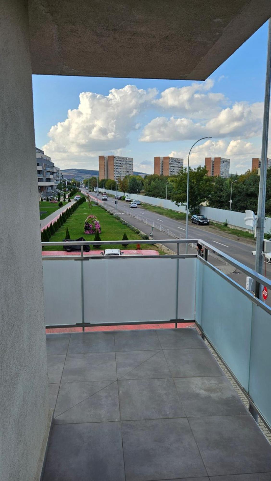 Târgu-MureşGoldmaurerアパートメント エクステリア 写真